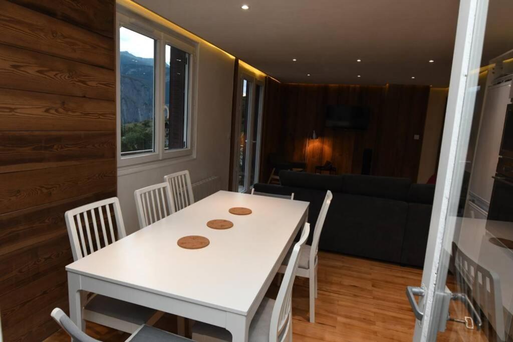 Logement Renove Avec Vue Panoramique La Saussaz Exterior foto